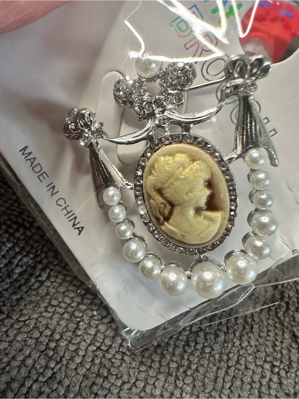 cameo Pearl and Crystal Ribbon Brooch in Cream and Silver